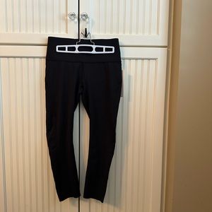 NWT - Lululemon - Women's Smooth Runner Crop (23")  - Color: Black - Size: 8